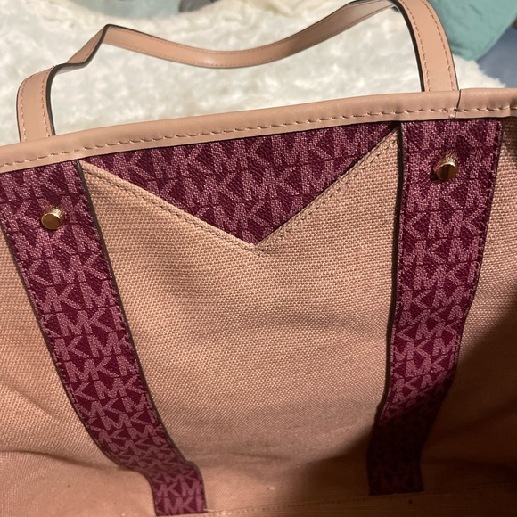 Michael Kors Large Eva Signature Tote Bag - Picture 3 of 4